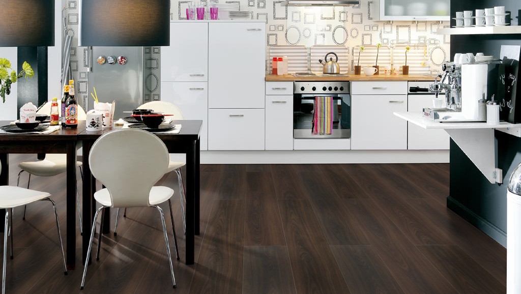 Ламинат Haro Tritty 100 Gran Via 4V дуб дымчатый агатовый 526706 фото в интерьере Ламинат Haro Tritty 100 Gran Via 4V дуб дымчатый агатовый 526706 фото в интерьере